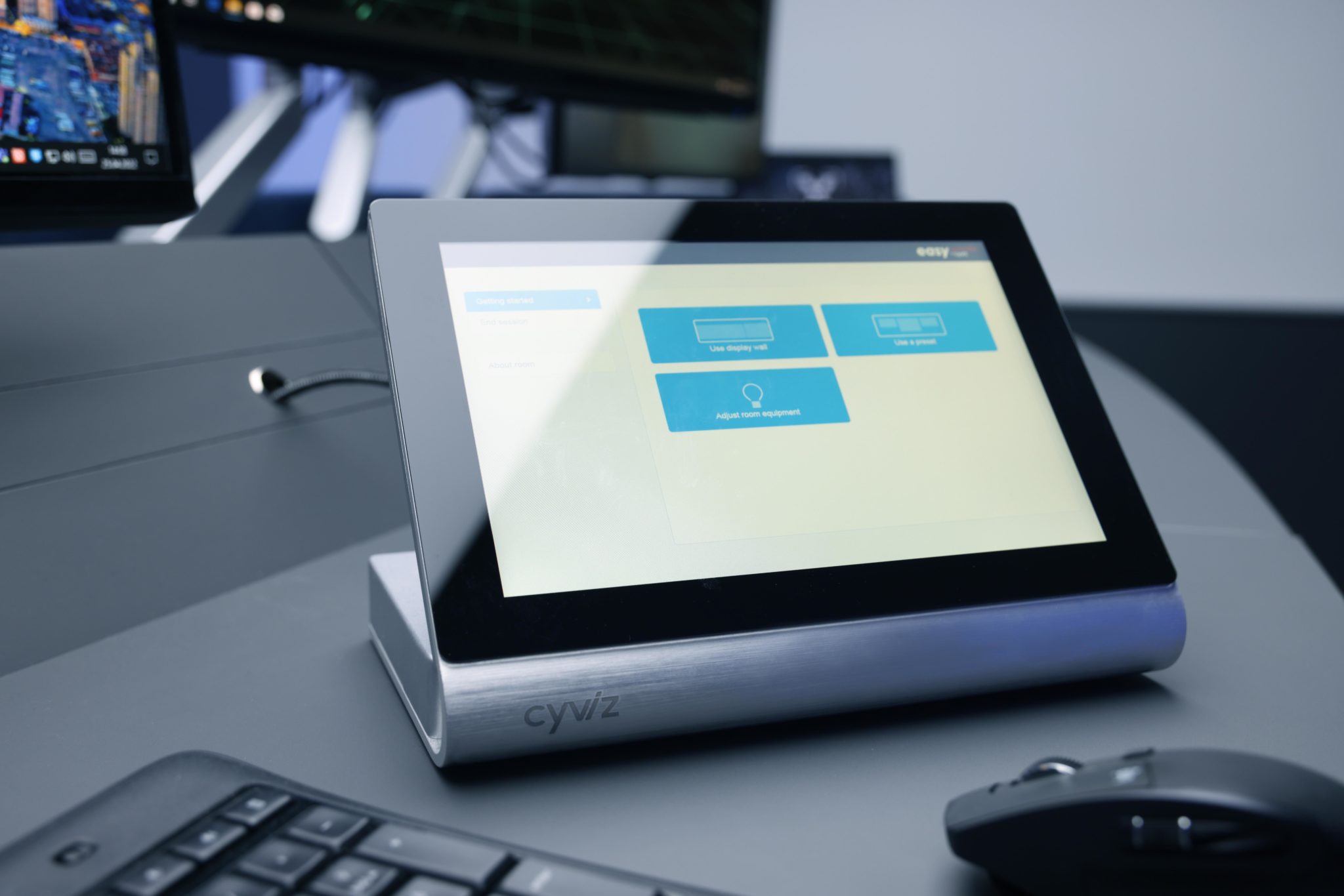 How to seamlessly integrate KVM systems into collaborative control rooms