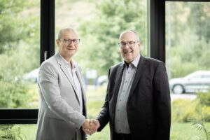 Roland Ollek hands over the position of CEO to Thorsten Lipp